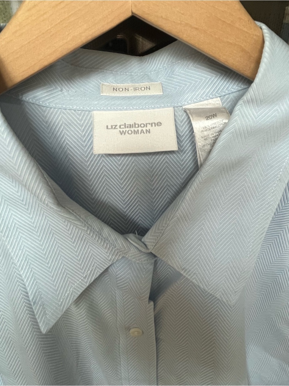 Liz Claiborne Light Blue Women’s Button-Front Dress Shirt